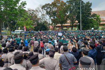 Aksi 11 April, Ribuan mahasiswa "kepung" DPRD Riau