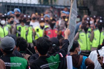 Aksi mahasiswa di depan kantor Gubernur Jateng berlangsung  tertib
