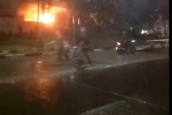 Pos polisi di Pejompongan Jakarta Pusat dibakar massa