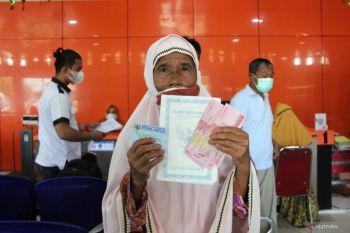 Pemprov Riau salurkan bansos Rp1,6 miliar