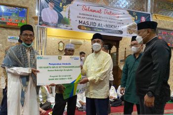 Gubernur Riau beri santunan ahli waris korban kecelakaan kerja di bulan Ramadhan