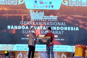 Maju bersama, BNI beri sertifikat halal ke UMKM di Tanah Minang