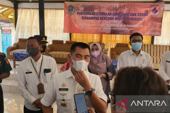 Pemkab Gunung Kidul salurkan bantuan stimulan bagi KK terdampak angin kencang