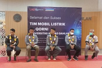 Tim Mobil Listrik UAD Al Qorni Juara Umum 2 FESC IIMS 2022