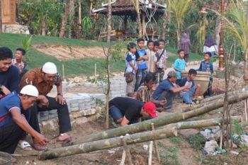 Meriam bambu meriahkan malam likuran Ramadhan di Lingga