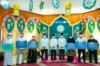 BI serahkan bantuan program sosial ke Dompet Dhuafa Waspada