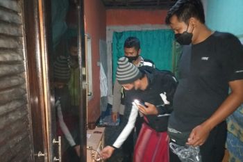 Polisi tangkap terduga pengedar uang palsu saat bertransaksi di warung