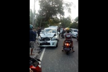 Satu meninggal, sepeda motor vs mobil adu jangkrik di Mantang Lombok Tengah