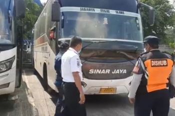 Terminal Kampung Rambutan uji kelayakan puluhan bus AKAP