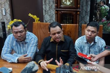 Kuasa hukum Ade Armando minta  emak-emak provokator ditangkap