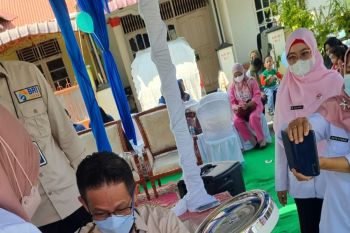 BRI RO Padang serahkan bantuan Alkes pencegahan stunting dalam rangka Hari Gizi Nasional 2022
