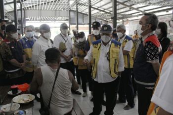Pengendara minta perbaikan tol Kayu Agung-Keramasan