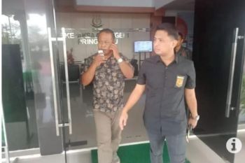 Kemarin, Kejari Pringsewu tetapkan mantan kepala desa tersangka korupsi