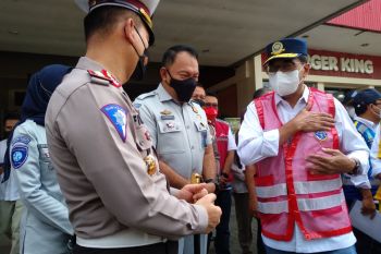Menhub dan Kakorlantas tinjau jalur mudik Angkutan Lebaran 2022