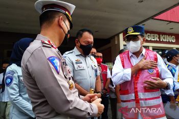 Menhub bersama Kakorlantas tinjau jalur mudik Angkutan Lebaran 2022