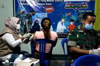 Kodim Lombok Tengah memotivasi warga ikut vaksinasi penguat