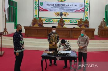 Deni Khaidir resmi diberhentikan dari Ketua dan anggota DPRD Sukamara