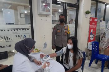 Polisi buka gerai vaksinasi di Terminal Rajabasa