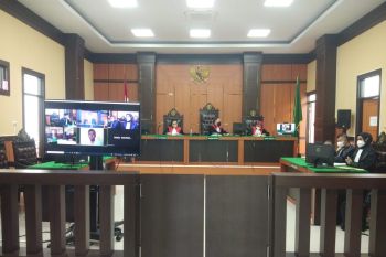 Majelis Hakim tolak eksepsi Anthony Hamzah