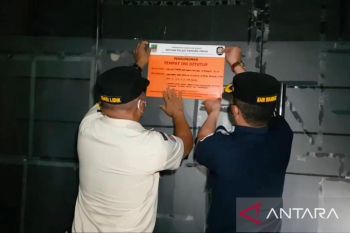 Bekasi segel puluhan tempat hiburan malam