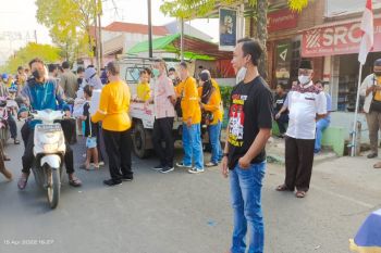Bupati Batang bagikan ribuan takjil pada masyarakat
