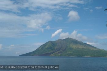 Status Gunung Ruang jadi waspada setelah kegempaan meningkat