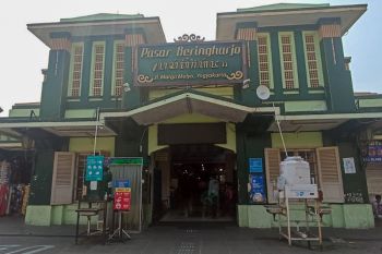 Pasar Beringharjo bersolek, fasad jadi putih tulang