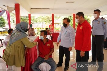 523 orang warga binaan Lapas Narkotika Banyuasin divaksin booster