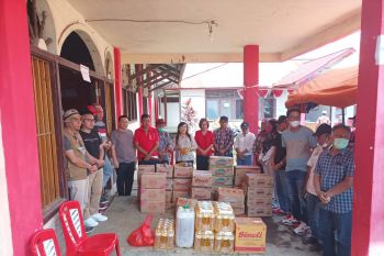 Marty Ole pimpin para legislator Minahasa Tenggara bantu korban bencana