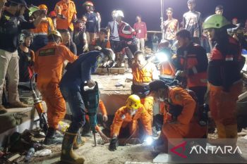 Tiga korban ambruknya minimarket di Banjar Kalsel  ditemukan meninggal