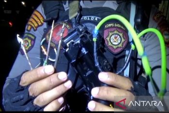 Petugas gabungan sita senjata tajam saat Operasi Kamtibmas