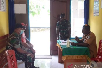 Babinsa Biak Kota gelar komsos dengan warga tingkatkan silahturahmi