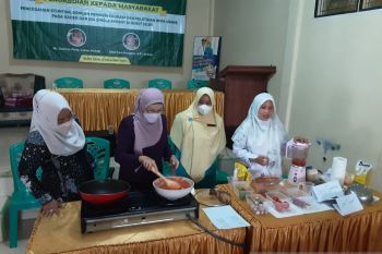 Pencegahan stunting dengan pemberian edukasi dan pelatihan wirausaha bagi kader dan ibu single parent di Bukit Sileh Kabupaten Solok