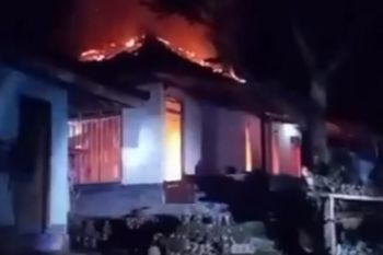 Si jago merah hanguskan dokumen sekolah dan uang tunai Rp25 juta di Lombok Tengah