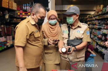 Sidak swalayan, tim gabungan Pemkot Probolinggo temukan makanan tak layak konsumsi