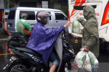 Petani bagikan sayuran hasil panen gratis di Temanggung