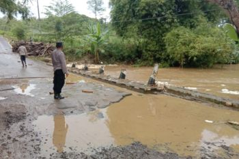 BMKG: Warga dekat sungai di NTB waspada banjir
