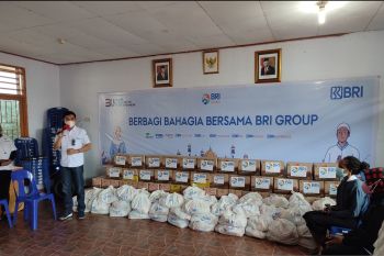 BRI Jayapura bagikan 1.088 paket bapok gratis bentuk kepedulian sesama