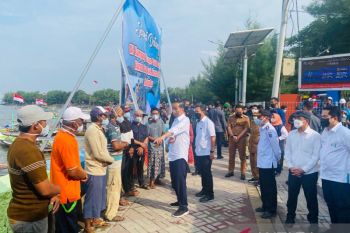 Presiden perintahkan PUPR bangun pemecah ombak bagi nelayan di Surabaya