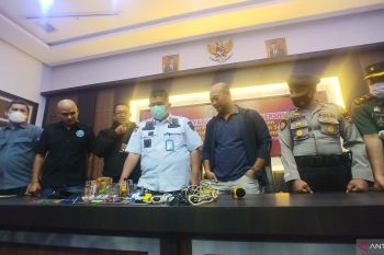 Petugas gabungan geledah Lapas Muaro Padang, ini yang disita (Video)