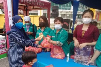 Perusahaan kertas di Riau ini gelar bazar 8.000 liter minyak goreng