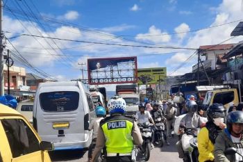 Polisi Bukittinggi rekayasa lalu lintas antisipasi penumpukan kendaraan saat Lebaran