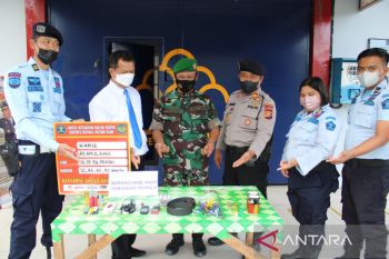 Razia gabungan Rutan Siak temukan ponsel hingga pisau rakitan