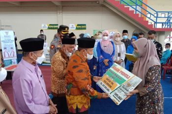 Baznas Agam distribusikan zakat Rp701,2 juta ke honorer