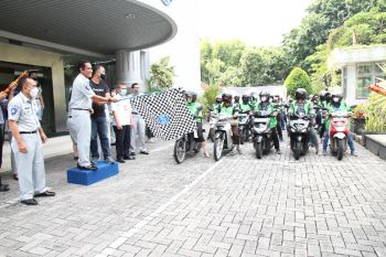 Gandeng Srikandi, Jasa Raharja berikan bantuan paket sembako ke mayarakat