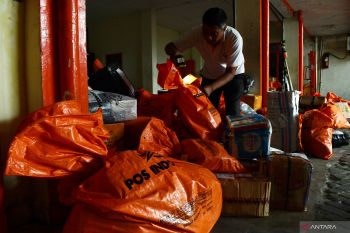 Kiriman Paket Pos Meningkat Jelang Lebaran