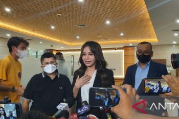 Penyidik Polri tanyakan aliran dana DNA Pro ke penyanyi Rossa