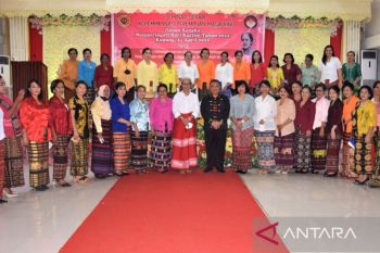 Sekda Kota Kupang dukung  perempuan tunjukan jati diri