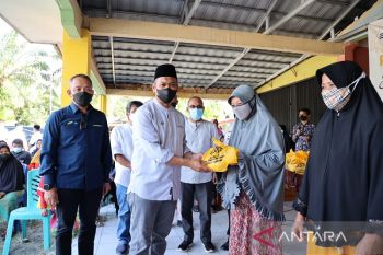 PTPN V distribusikan 1,4 ton minyak goreng murah