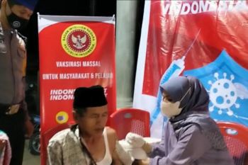 Vaksinasi COVID-19 di Tanah Datar sasar jamaah tarawih
